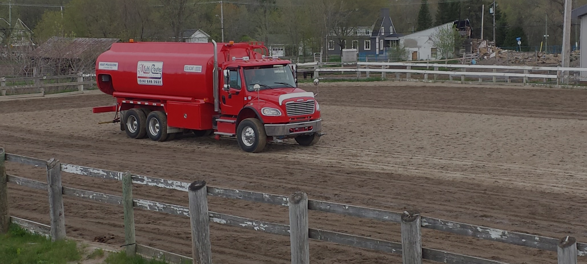 Pour manèges à chevaux - Abat-poussière avec Multi Routes Inc.